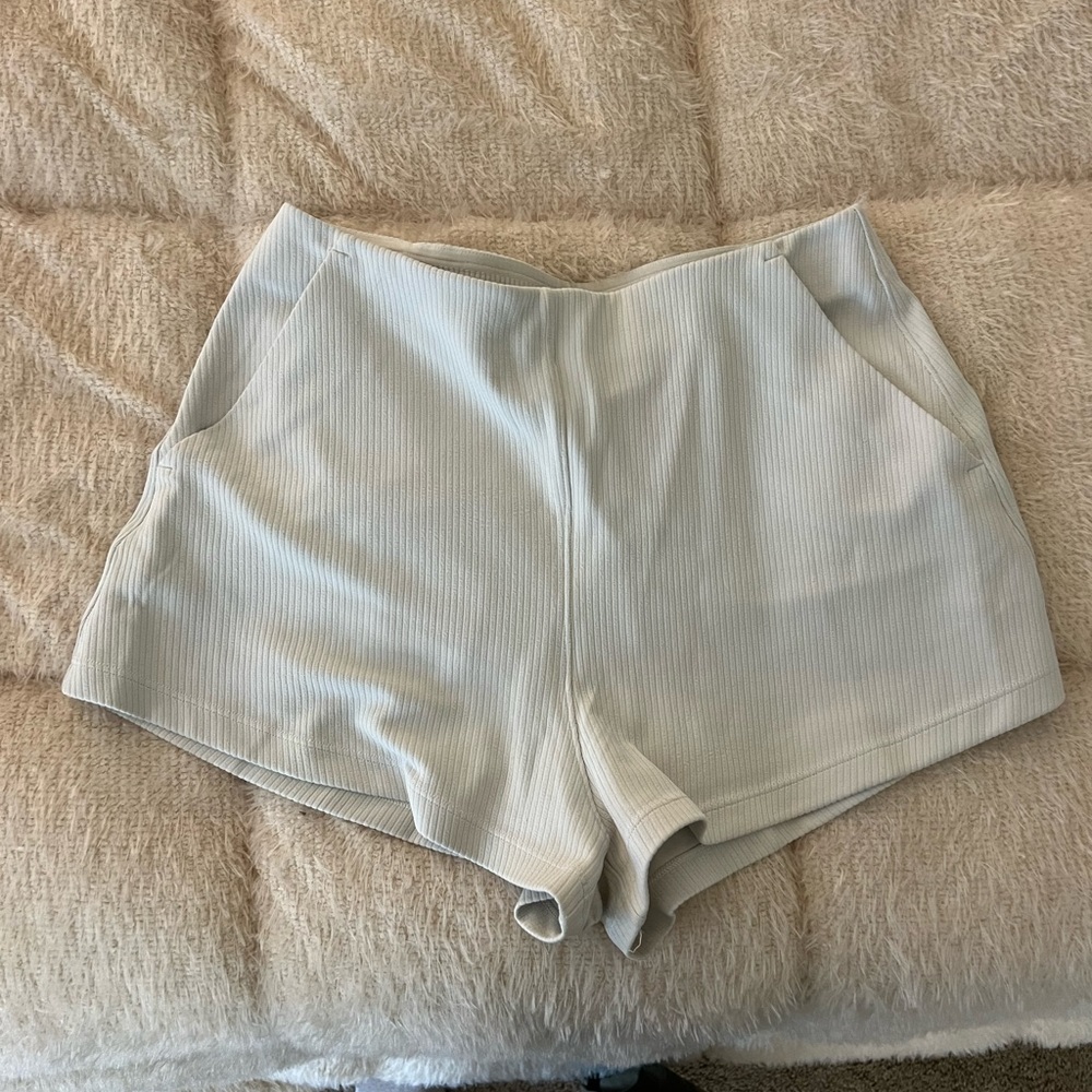 Lululemon Ribbed Softstreme High-Rise Short 2”